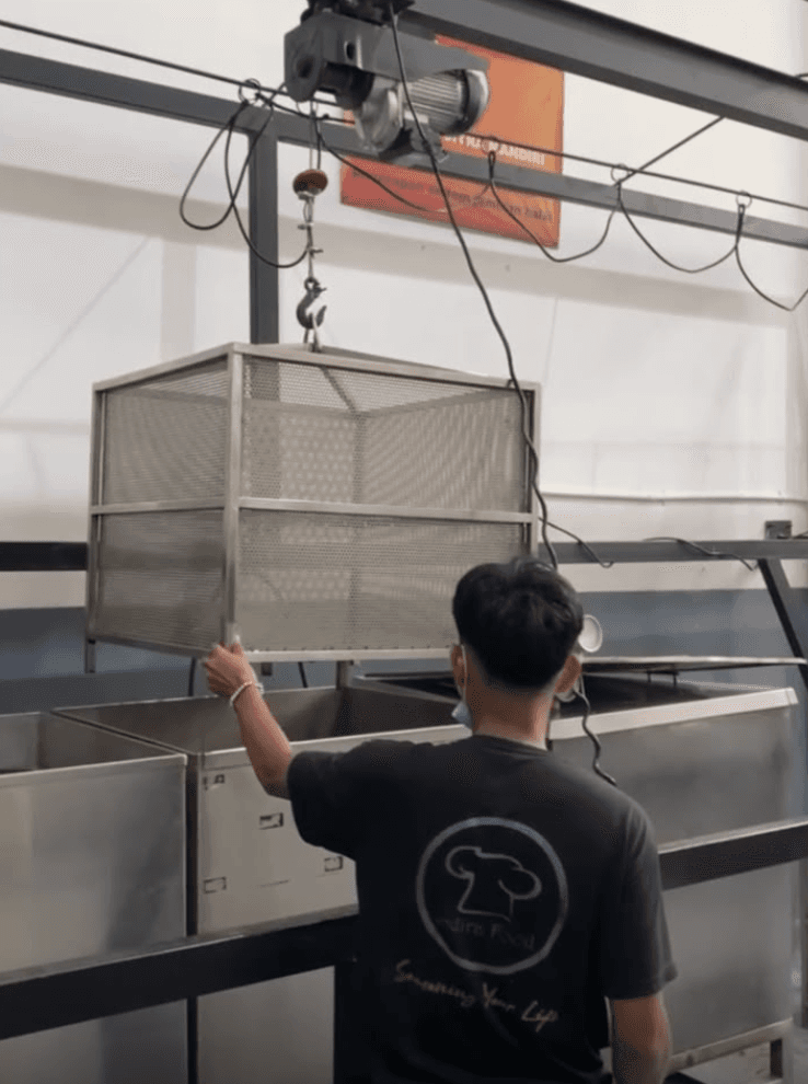 Mesh basket being lifted on the dry spice processing line